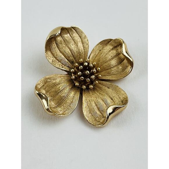 Crown Trifari PIN Signed Vtg DOGWOOD Flower Blossom Brushed Gold Tone Brooch Pet - Picture 2 of 14